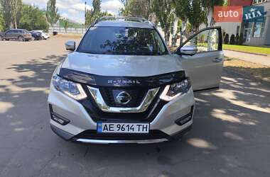 Внедорожник / Кроссовер Nissan Rogue 2018 в 