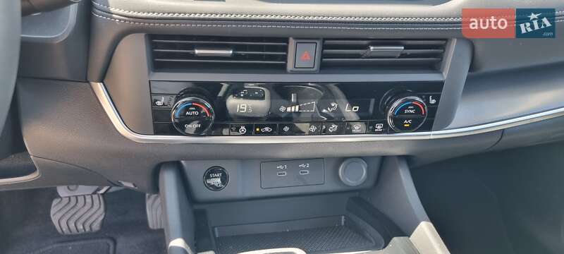 Позашляховик / Кросовер Nissan Rogue 2024 в Києві