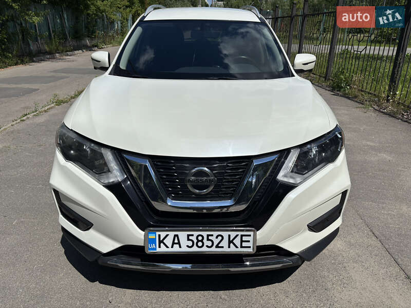 Внедорожник / Кроссовер Nissan Rogue 2017 в 