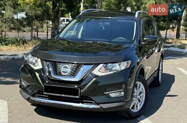 Внедорожник / Кроссовер Nissan Rogue 2018 в 