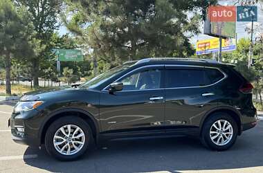 Внедорожник / Кроссовер Nissan Rogue 2018 в 