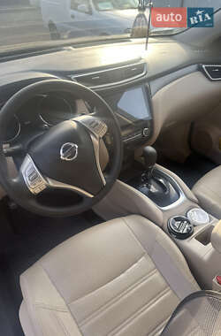 Внедорожник / Кроссовер Nissan Rogue 2016 в 
