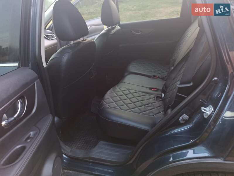 Внедорожник / Кроссовер Nissan Rogue 2016 в Сумах