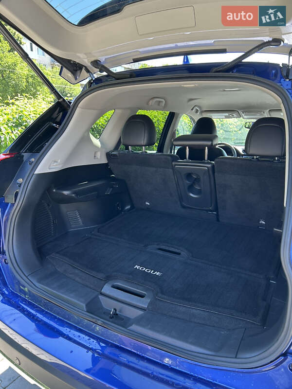 Позашляховик / Кросовер Nissan Rogue 2019 в Чернівцях