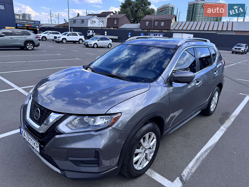 Внедорожник / Кроссовер Nissan Rogue 2018 в 