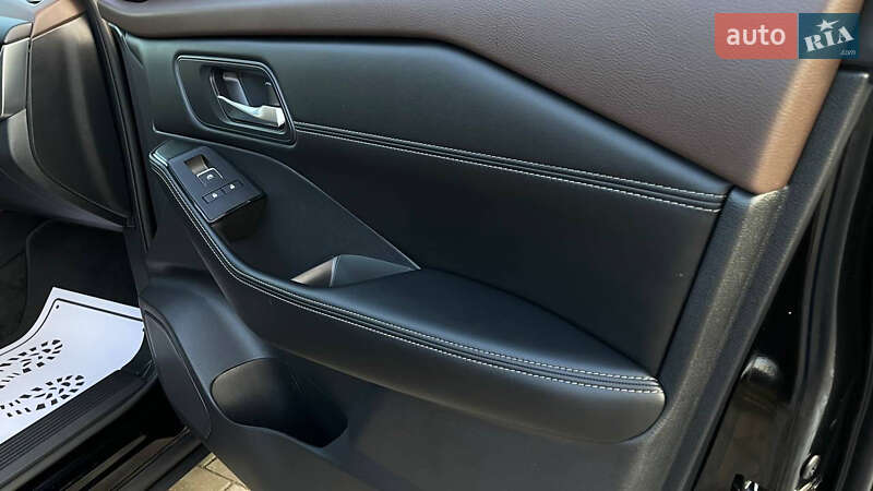 Внедорожник / Кроссовер Nissan Rogue 2023 в Дрогобыче