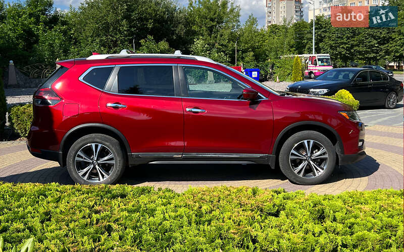 Позашляховик / Кросовер Nissan Rogue 2017 в Львові