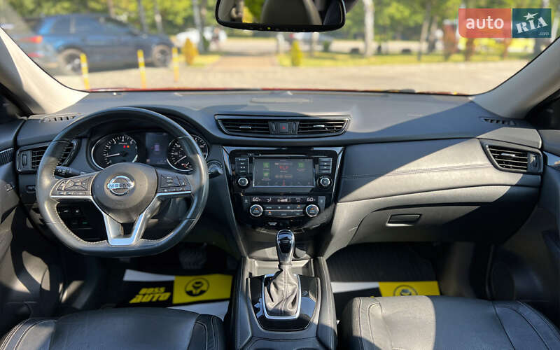 Позашляховик / Кросовер Nissan Rogue 2017 в Львові