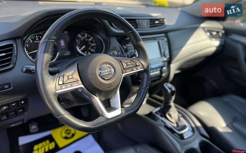 Позашляховик / Кросовер Nissan Rogue 2017 в Львові