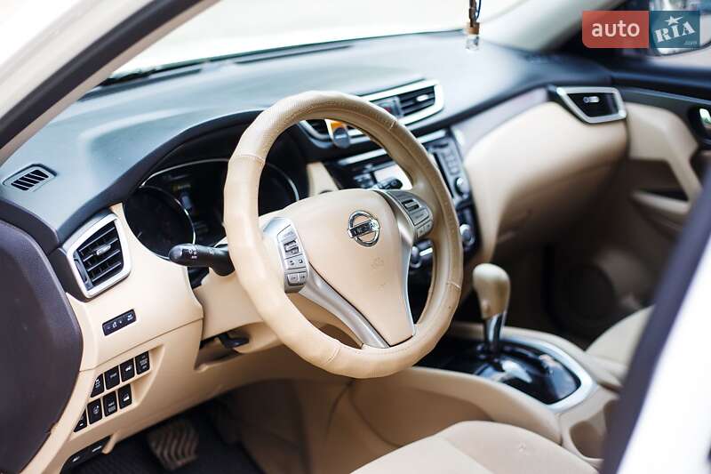 Внедорожник / Кроссовер Nissan Rogue 2014 в Ровно