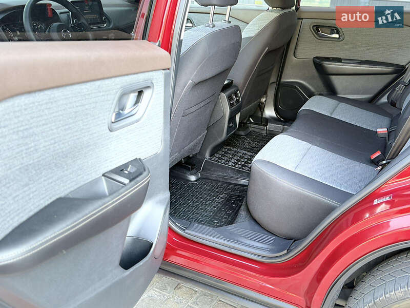 Позашляховик / Кросовер Nissan Rogue 2021 в Кам'янському