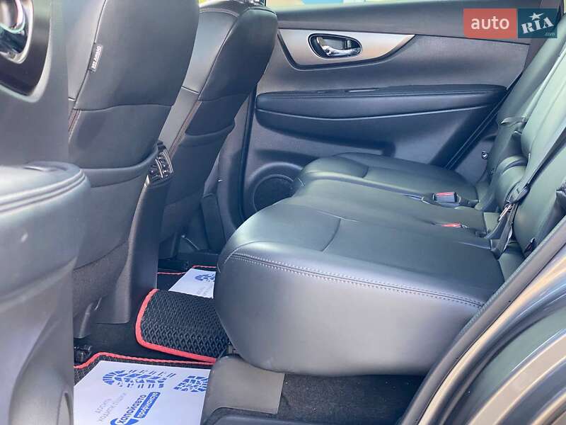 Внедорожник / Кроссовер Nissan Rogue 2016 в Львове