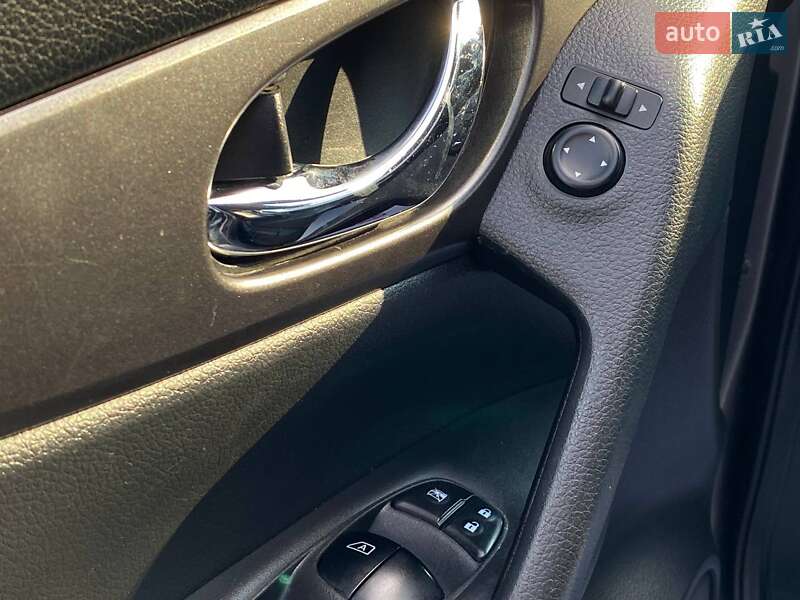 Внедорожник / Кроссовер Nissan Rogue 2016 в Львове