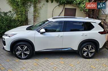 Внедорожник / Кроссовер Nissan Rogue 2023 в 