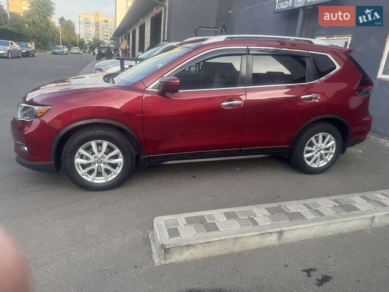 Внедорожник / Кроссовер Nissan Rogue 2017 в Черкассах