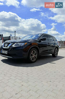 Внедорожник / Кроссовер Nissan Rogue 2018 в 