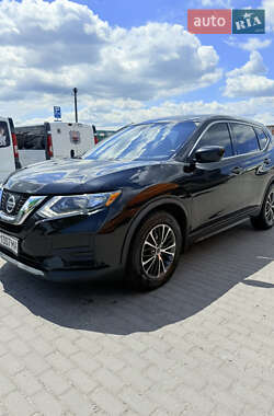 Внедорожник / Кроссовер Nissan Rogue 2018 в 