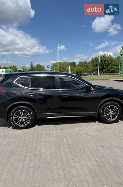 Внедорожник / Кроссовер Nissan Rogue 2018 в 