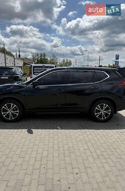 Внедорожник / Кроссовер Nissan Rogue 2018 в 