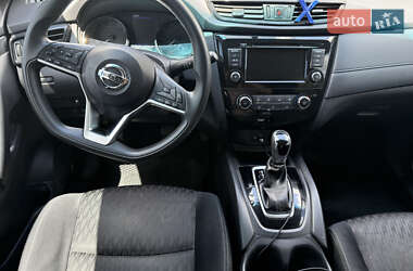 Внедорожник / Кроссовер Nissan Rogue 2018 в 