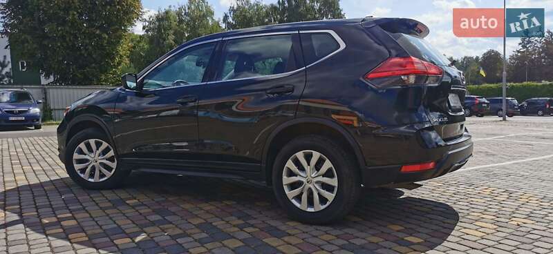 Внедорожник / Кроссовер Nissan Rogue 2017 в Луцке