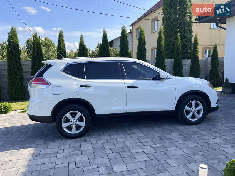 Позашляховик / Кросовер Nissan Rogue 2016 в Рівному