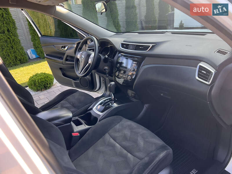 Позашляховик / Кросовер Nissan Rogue 2016 в Рівному