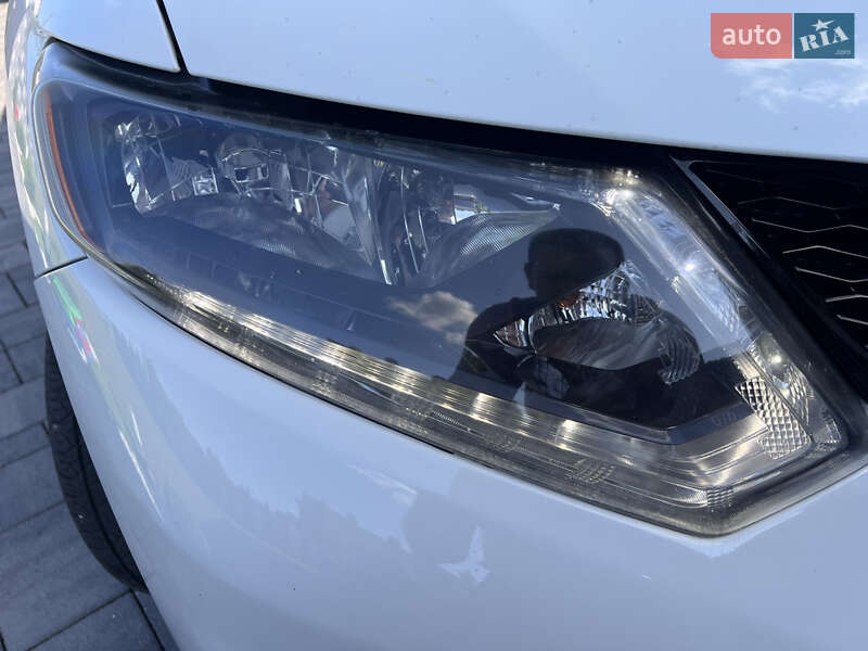Позашляховик / Кросовер Nissan Rogue 2016 в Рівному