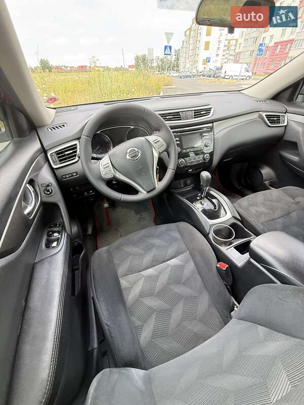 Внедорожник / Кроссовер Nissan Rogue 2016 в Виннице