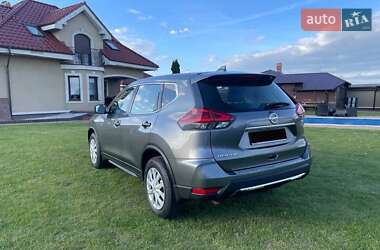 Внедорожник / Кроссовер Nissan Rogue 2017 в 