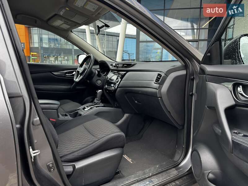 Внедорожник / Кроссовер Nissan Rogue 2017 в Киеве