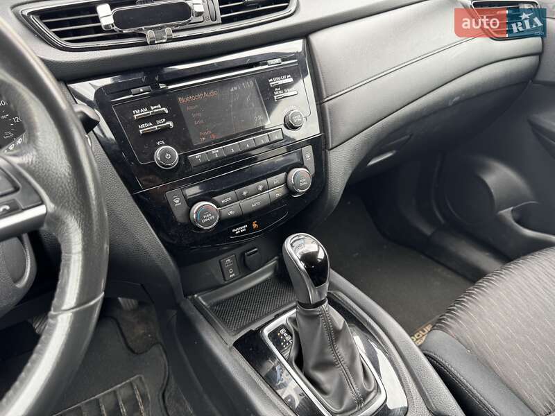 Внедорожник / Кроссовер Nissan Rogue 2017 в Киеве