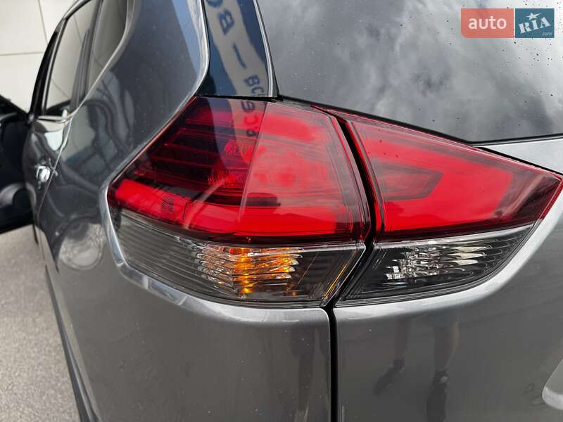 Внедорожник / Кроссовер Nissan Rogue 2017 в Киеве