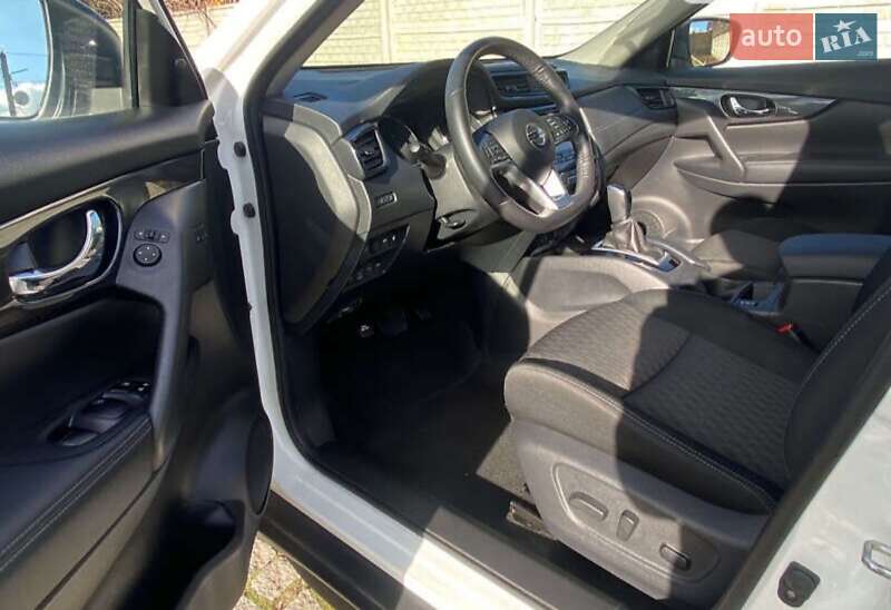 Внедорожник / Кроссовер Nissan Rogue 2018 в Первомайске