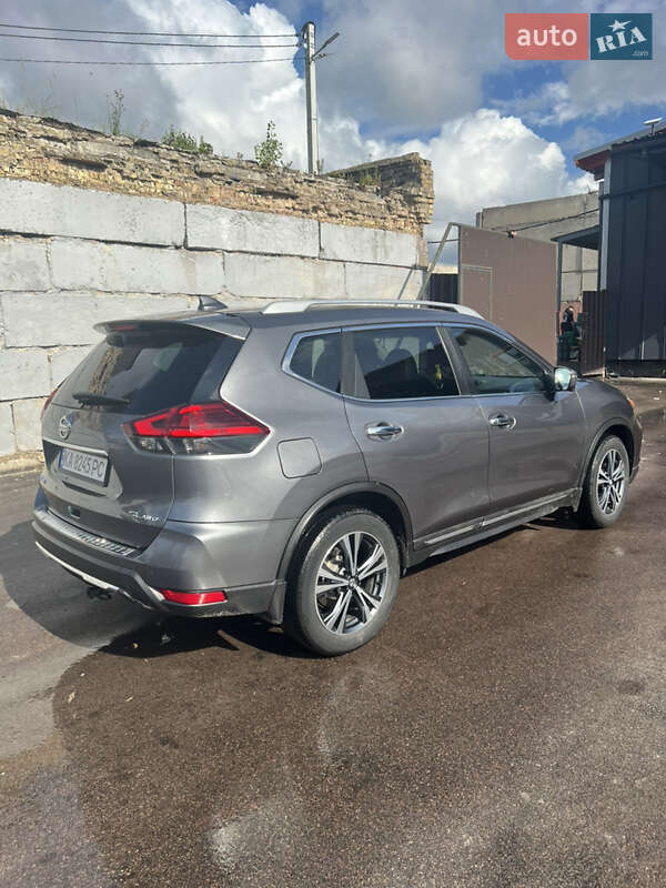 Внедорожник / Кроссовер Nissan Rogue 2017 в Киеве
