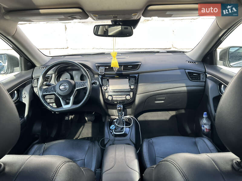 Внедорожник / Кроссовер Nissan Rogue 2017 в Киеве
