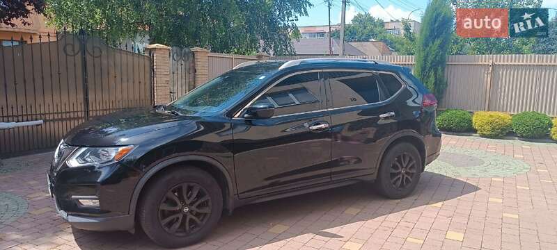 Позашляховик / Кросовер Nissan Rogue 2017 в Ужгороді