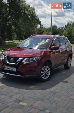Позашляховик / Кросовер Nissan Rogue 2017 в Рокитному