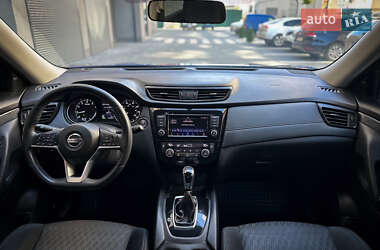 Внедорожник / Кроссовер Nissan Rogue 2017 в 
