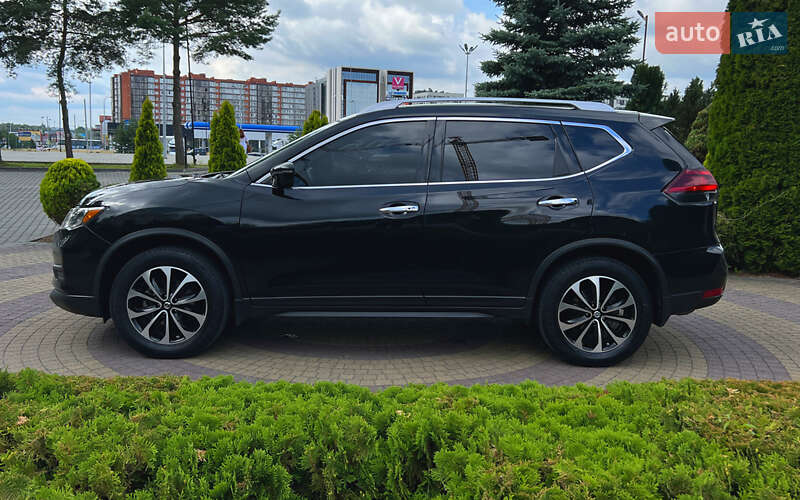 Внедорожник / Кроссовер Nissan Rogue 2017 в Львове