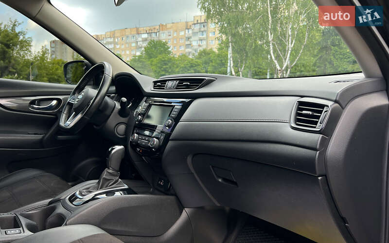 Внедорожник / Кроссовер Nissan Rogue 2017 в Львове