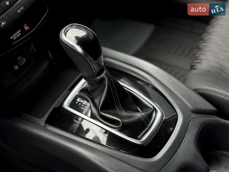 Внедорожник / Кроссовер Nissan Rogue 2019 в Ровно