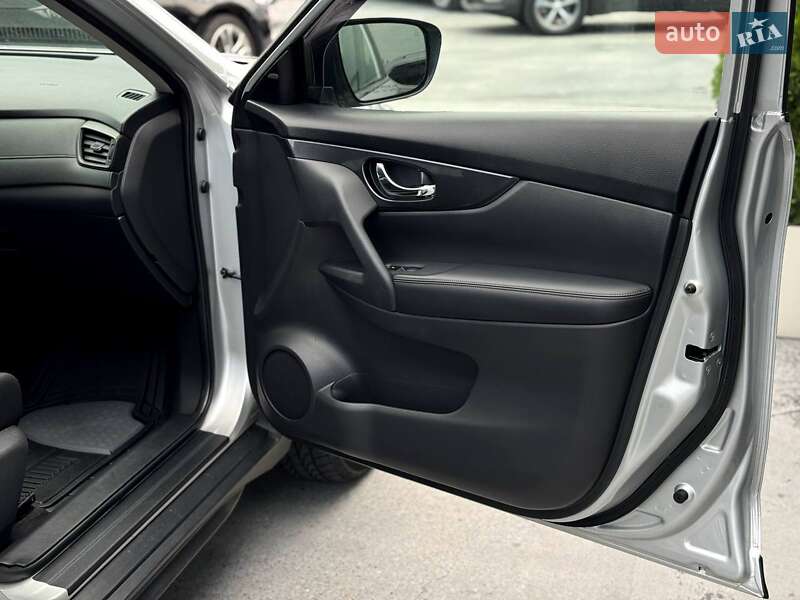 Внедорожник / Кроссовер Nissan Rogue 2019 в Ровно