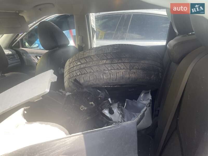 Внедорожник / Кроссовер Nissan Rogue 2016 в Львове