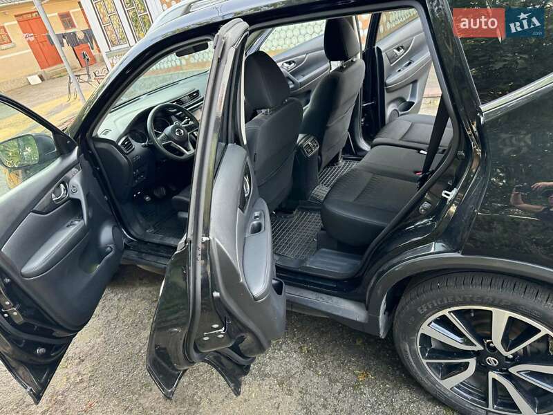 Позашляховик / Кросовер Nissan Rogue 2017 в Гусятині