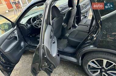 Внедорожник / Кроссовер Nissan Rogue 2017 в 