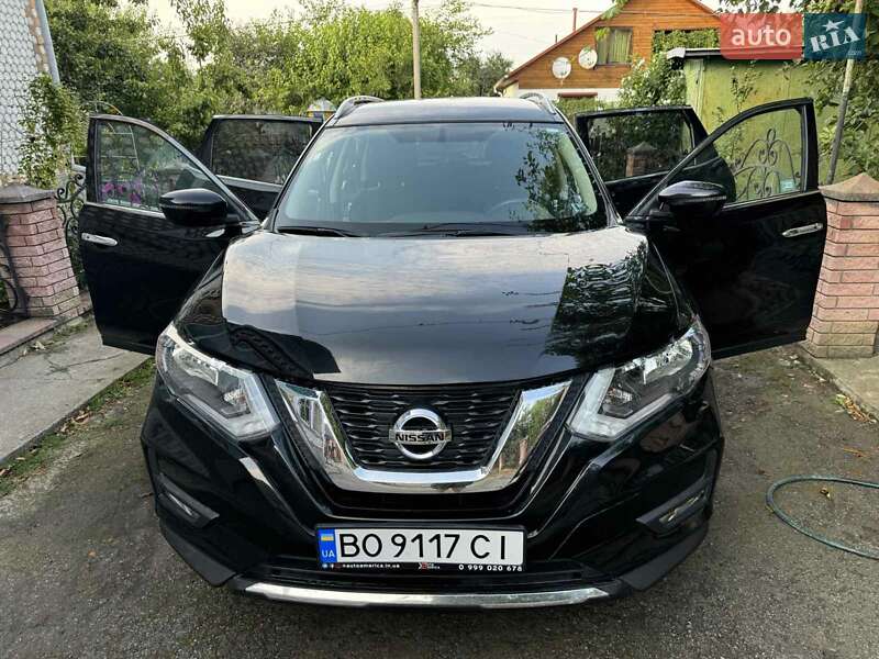 Позашляховик / Кросовер Nissan Rogue 2017 в Гусятині