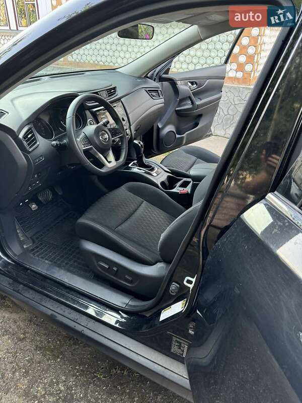 Позашляховик / Кросовер Nissan Rogue 2017 в Гусятині