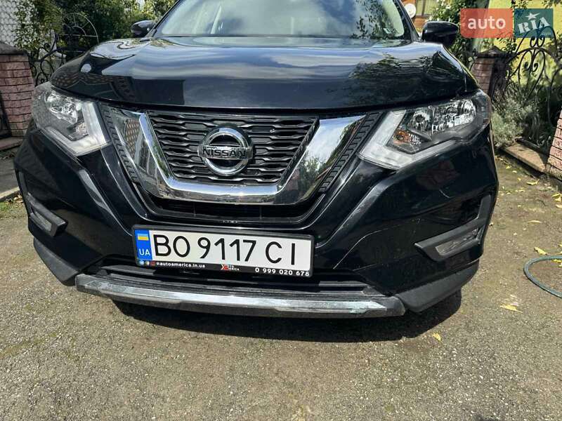 Позашляховик / Кросовер Nissan Rogue 2017 в Гусятині