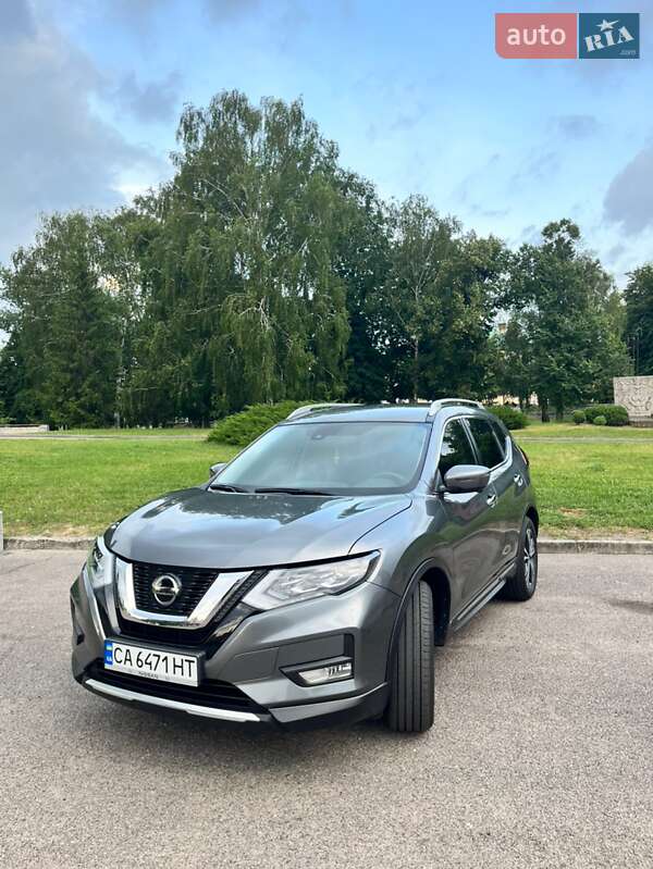 Внедорожник / Кроссовер Nissan Rogue 2017 в Черкассах